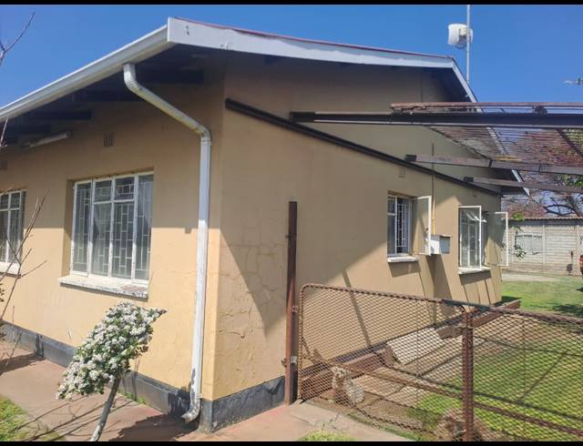 3 BEDROOM FREEHOLD FOR SALE IN RUSTENBURG NORTH